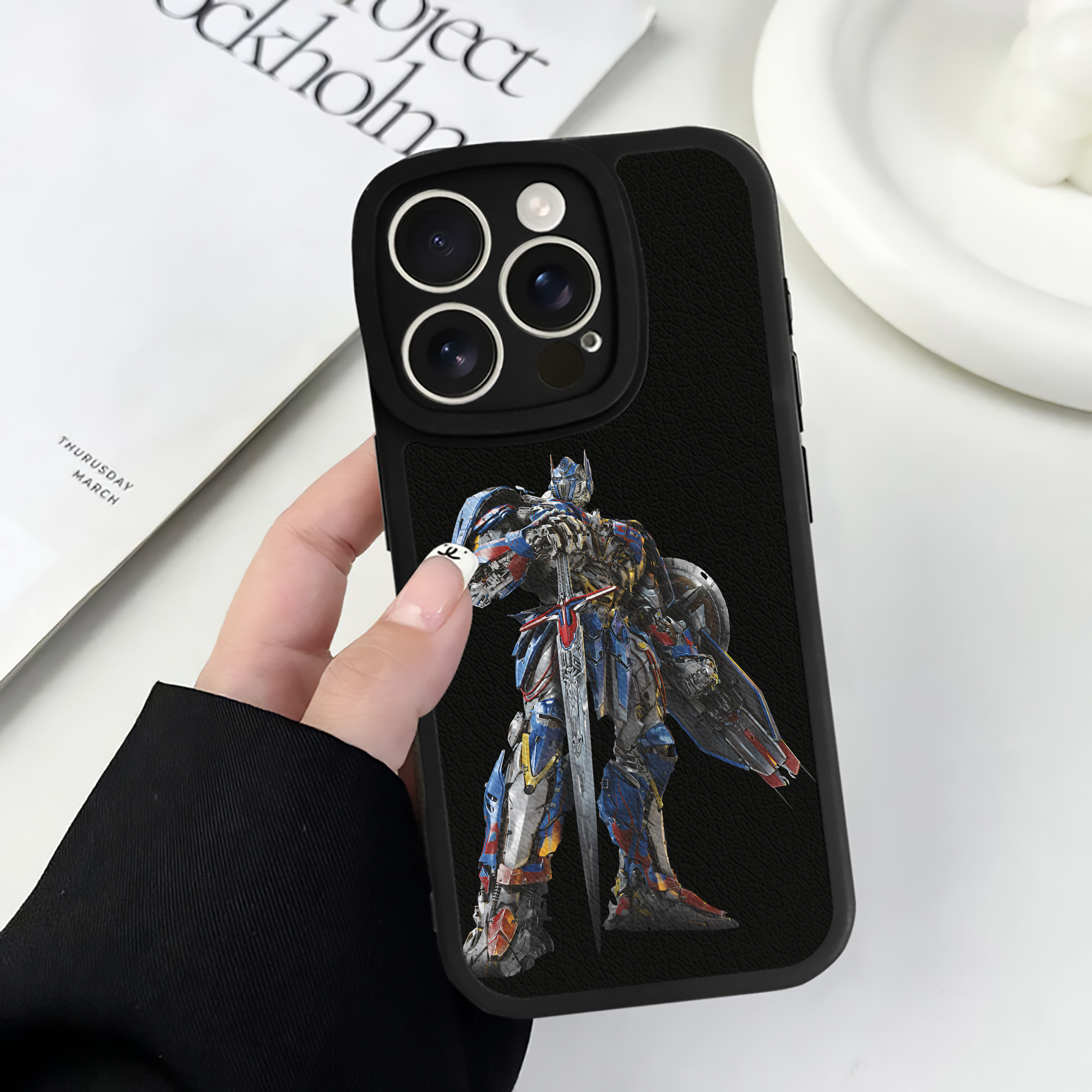 （画像用） Transformers トランスフォーマー 【iPhone 16シリーズ対応】シリコンスマホケース（レザー調） 材質：シリコン